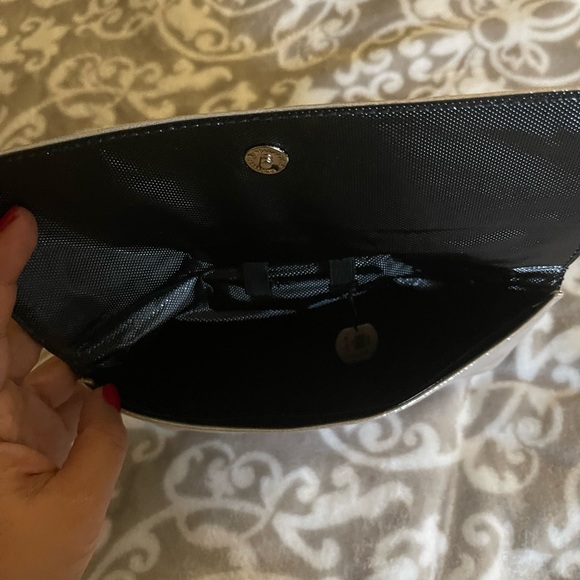 Victoria secret shiny wallet - Picture 2 of 4